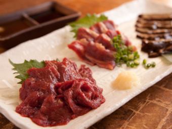 [4] 120 minutes all-you-can-drink Aizu horse sashimi and wagyu beef tataki course 5,500 yen