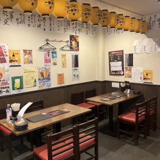 2名様掛けのテーブルのお席です。