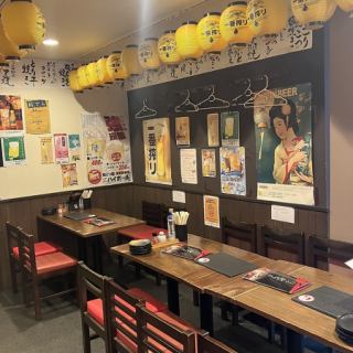 4名様掛けのテーブルのお席です。