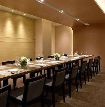 【各種宴会、パーティー、イベント、レセプションなどでのご利用を】☆個室貸切の大広間　20名様～36名様でご利用いただけます。パーティー会場風の大広間です☆