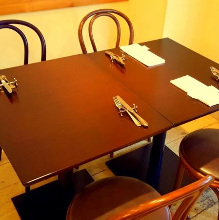 4名様用のテーブル席♪土日を中心にご家族でのお食事にもご利用いただいております！是非様々なシーンでご利用ください！