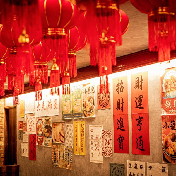 【どこを撮ってもSNS映え】フォトジェニックな店内は、仕事帰りや、女子会、ご友人同士のお集りなど、普段使いにぴったりな空間。思わず誰かを連れて行きたくなるお店です◎全70席の店内には、ゆったりと寛げるお席も完備しており、他のお客様を気にせずごゆっくりお食事をお楽しみいただけます！是非♪