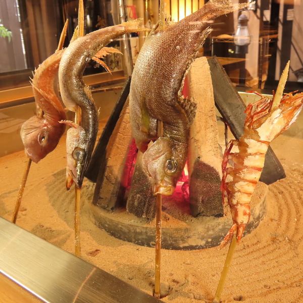 天草・牛深産の鮮度の良い魚を使用した原始焼き　￥時価