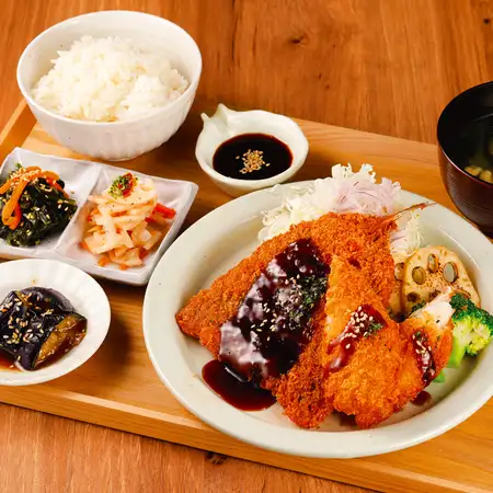 本日のお魚フライにぎやか定食