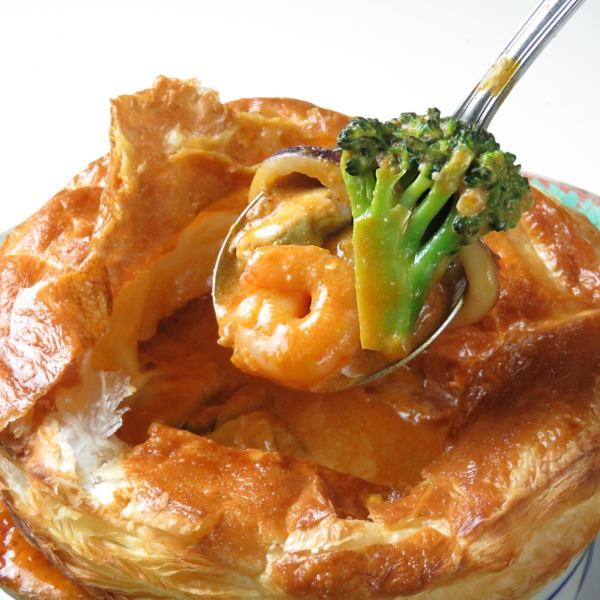 Fluffy pie wrapped in seafood [1400 JPY (excl. tax)]