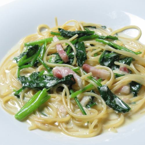 Gorgonzola sauce with pancetta and spinach