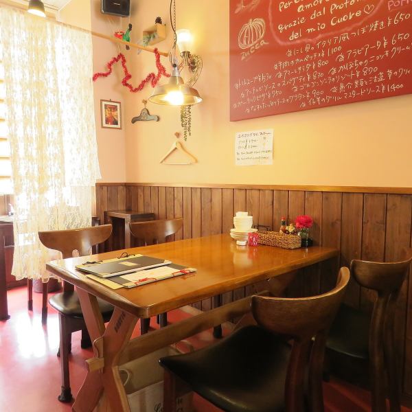 Bright interior reminiscent of an Italian home dining room ♪ Delicious food with fun friends under the warm light in the back store… ★