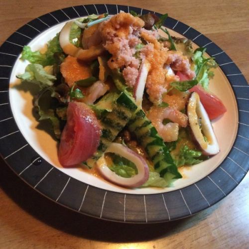 阿瑪雷沙拉（海鮮沙拉佐阿瑪雷特製醬汁）