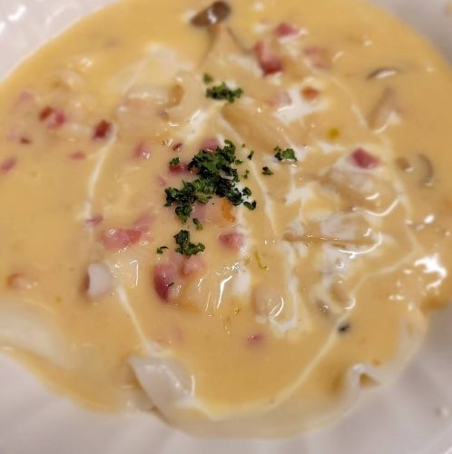 鮮蝦扇貝餛飩佐奶油醬