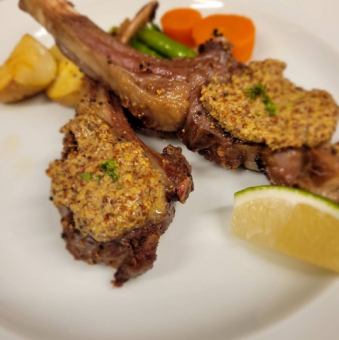 烤羊肉配芥末醬