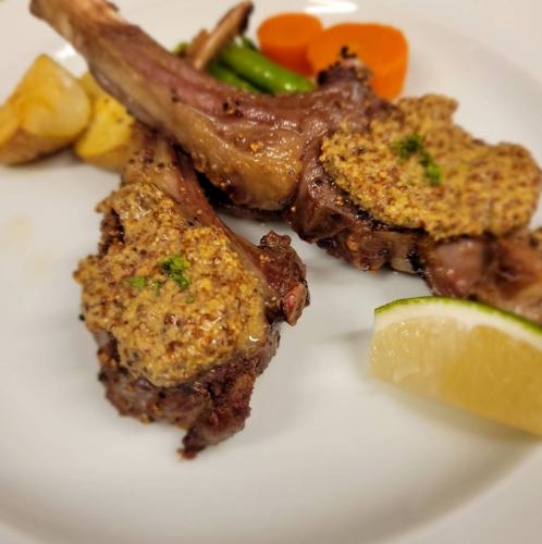烤羊肉配芥末醬