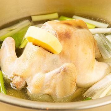 鶏の旨みを引き出すタッカンマリの丁寧な仕込み