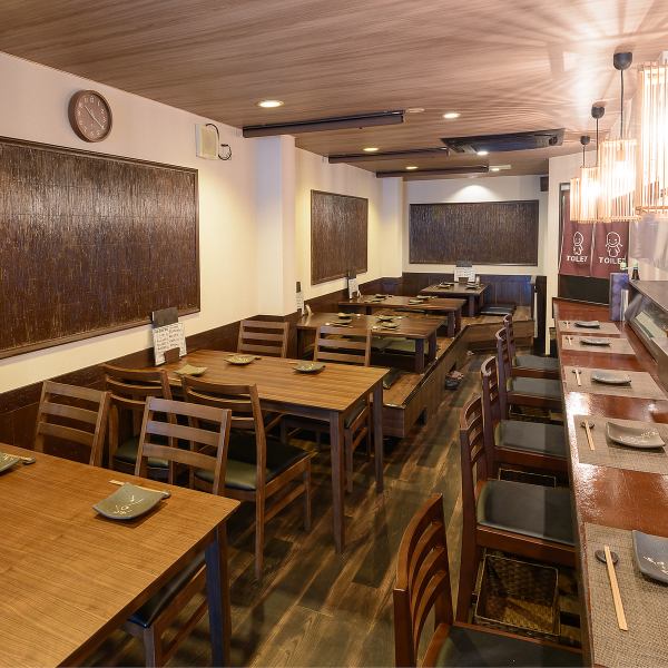 The interior of the store has a calm atmosphere based on wood ♪ There are 6 counter seats that can be easily used by one person, 2 tables for 4 people, and a digging tatsuno for 4 people that can also be used as a semi-private room. We have 3 seats available ◎ You can use it not only for various banquets but also for various occasions such as dates and girls-only gatherings ♪