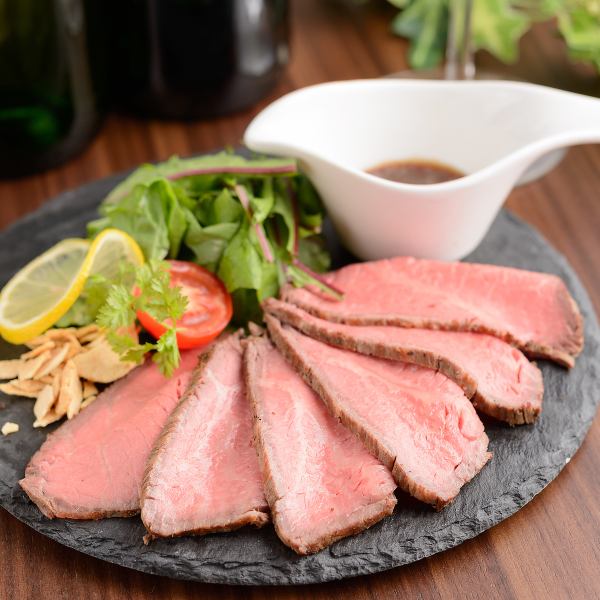 Kuroge Wagyu Beef Roast Beef Cooked at Low Temperature at Homemade ☆ Served with Homemade Sauce ♪ 1290 Yen (excluding tax)