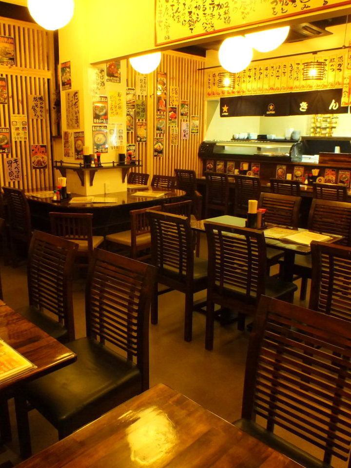 Open until late at night! Perfect for a leisurely drink or after-party.