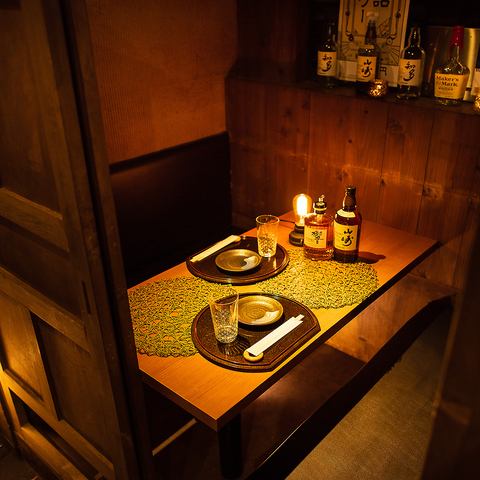 【昭和レトロな空間】オレンジの照明が宴会に彩りを与えます