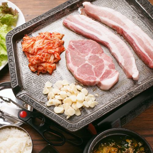 【自家製タレに漬けこみました！当店いちおし！】漬けサムギョプサル～生サムギョプサル～二人前