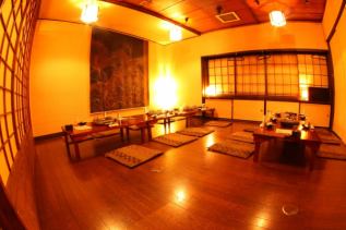 Spacious private room for groups, can accommodate up to 24 people.The second floor can be reserved for up to 40 people!