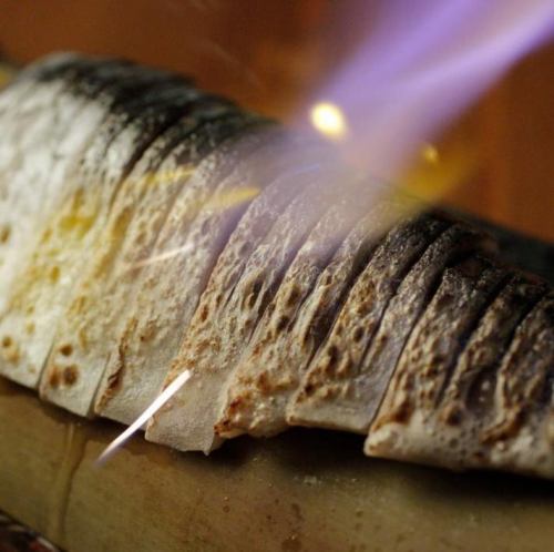 Grilled mackerel with a burner