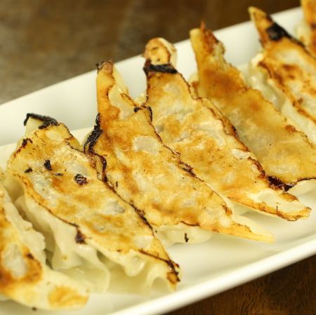 シンプル＆ジューシー！純粋に美味しい餃子を追求した自慢の一品