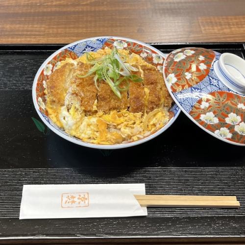 Pork cutlet bowl/Shrimp tempura bowl