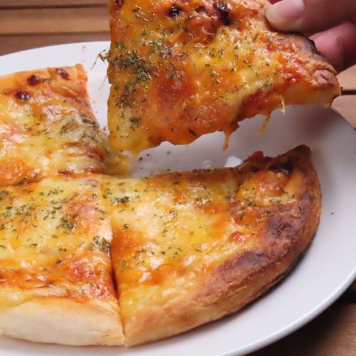 みんなでワイワイつまむには欠かせない定番の「PIZZA」