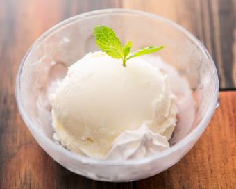 Ice cream (vanilla, strawberry, chocolate)