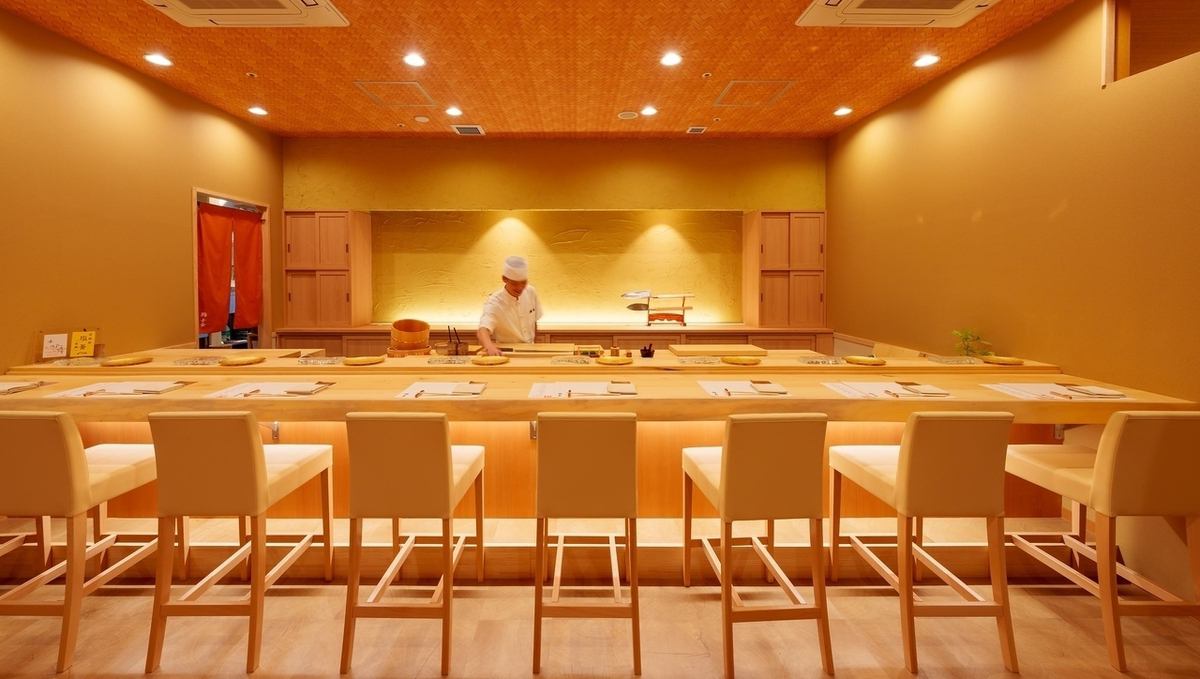 細部までこだわりぬいた店内で至福のひと時をお過ごしください。