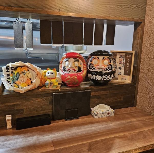 お一人様でも来店しやすいカウンター席が10席、ご用意しています。当店自慢の担々麺を思う存分、お楽しみください！