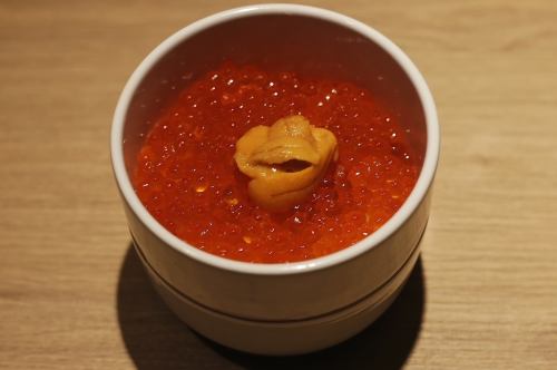 Sea urchin and salmon roe rice bowl