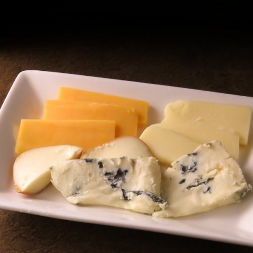 お酒のおつまみにぴったり♪世界のチーズセット※内容は仕入れによって異なることがあります