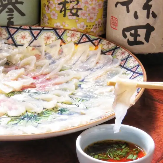 在百目通的雅致隐秘餐厅 Yoshimoto 品尝新鲜的河豚料理!