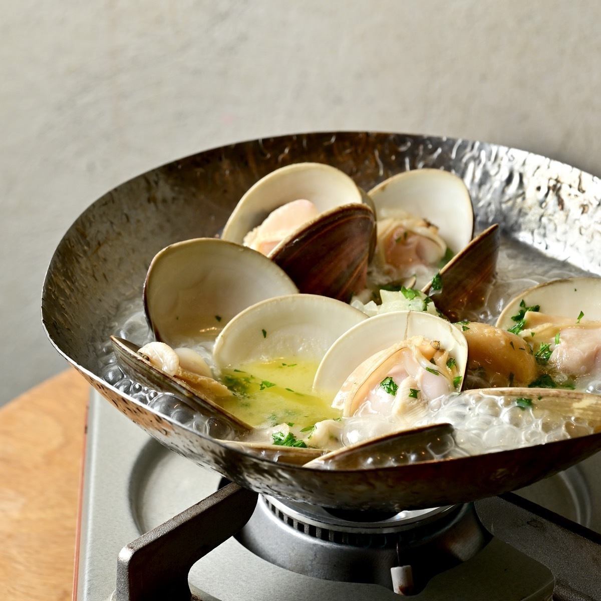 新鮮な魚介類にこだわった小箱バル★ホワイティ梅田内！