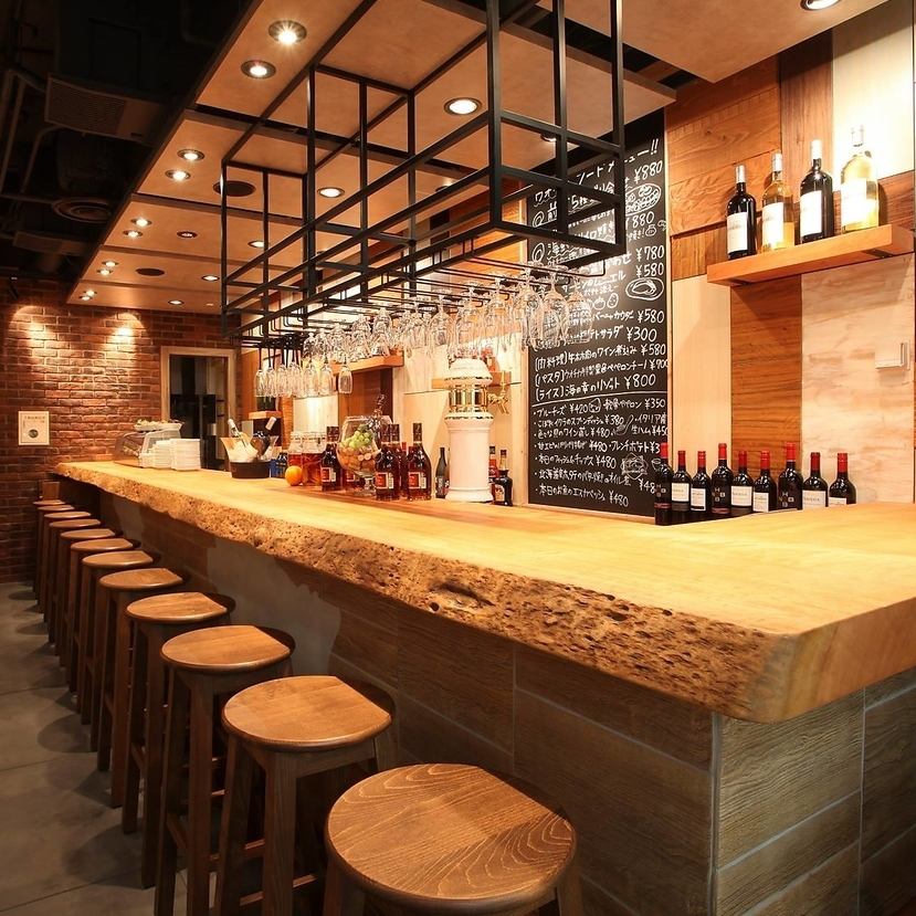 アクセス便利！【梅田駅すぐ】■古木の温もり溢れるコバコ魚介バル■