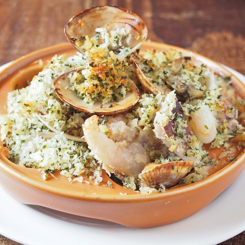 新鮮な魚介類にこだわった小箱バル★ホワイティ梅田内！