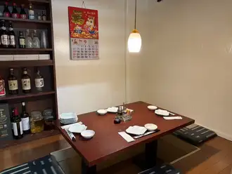 Table seating for 6 people (sunken floor seating)