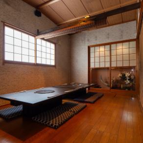 気兼ねなくおしゃべりを楽しめるテーブル席をご用意しています。プライベートな空間で、ゆったりと会話を弾ませながらお食事をお楽しみください。