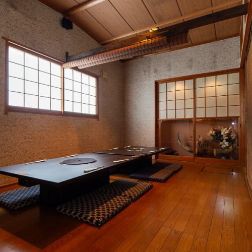 気兼ねなくおしゃべりを楽しめるテーブル席をご用意しています。プライベートな空間で、ゆったりと会話を弾ませながらお食事をお楽しみください。