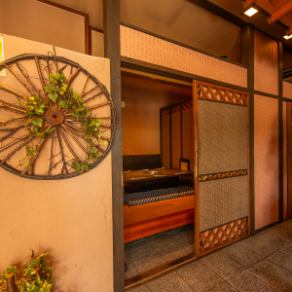 少人数～中規模な宴会やパーティーに最適な空間。会社宴会や飲み会、女子会など様々なシーンにご活用ください。