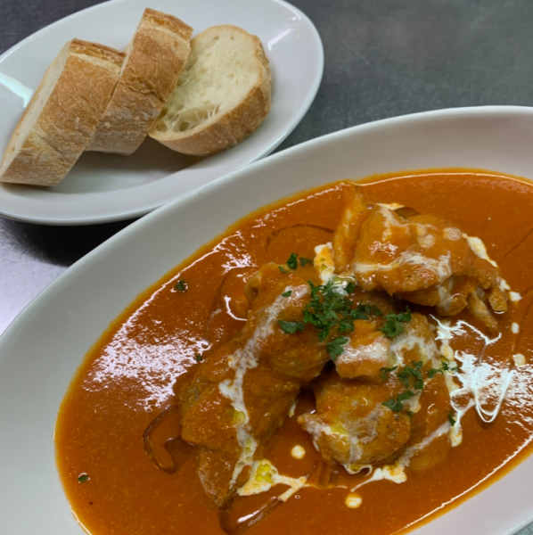 "Enjoy the rich flavor of Kawagoe's only homemade tomato sauce!" Chicken thighs stewed in tomato sauce