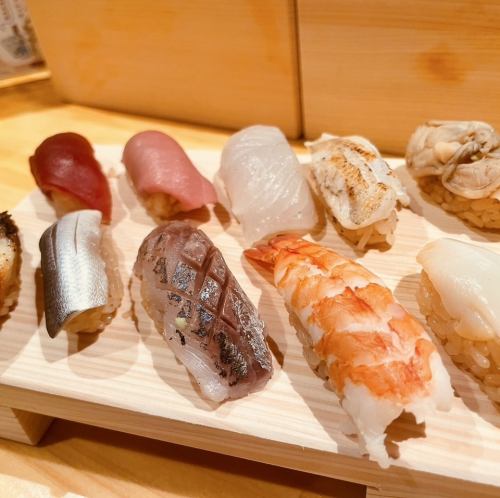 More than 30 kinds of toppings available ♪