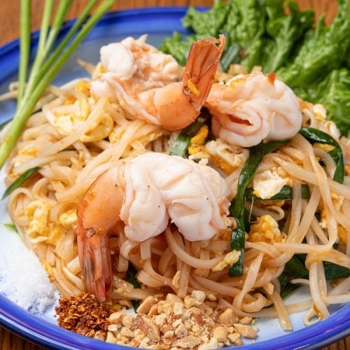 もちもち米麺と甘酸っぱいタレが絶妙!国民的人気のタイ風焼きそば