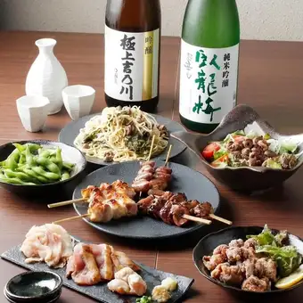 【滿意套餐】盡享我們的招牌菜色！包含三種當地特色雞肉刺身拼盤和我們精心製作的炸雞的七道菜套餐。 7000日圓（含稅）