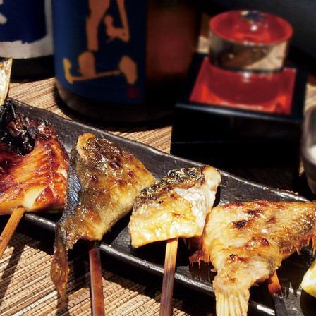 自慢の鮮魚を炭火焼「魚串」スタイルでお楽しみ下さい♪