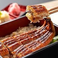 昼は鰻のランチ営業してます。