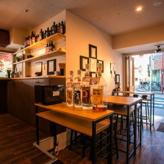 [Table seating for 3]