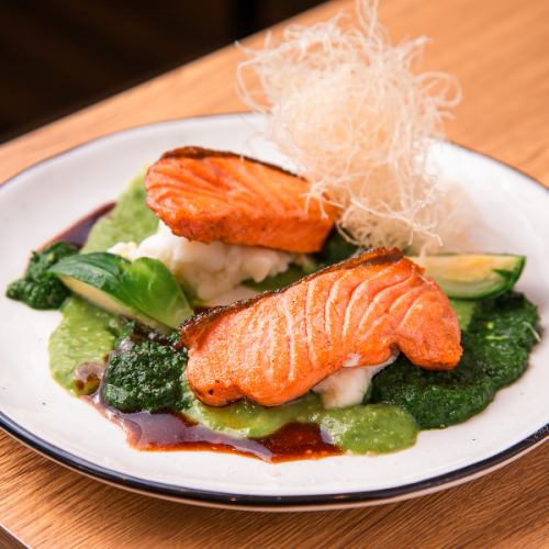 お客様のご要望に合わせ、店主のインスピレーションから出来る自慢の料理とお酒をご提供！