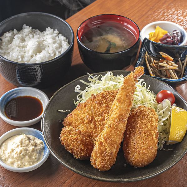 サクふわ食感が自慢の贅沢ミックスフライ定食