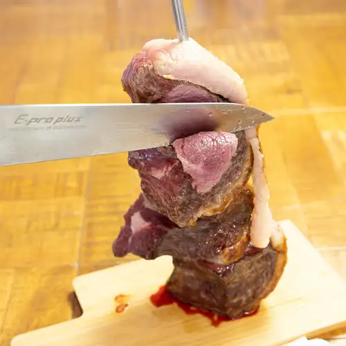[A feast with exquisite churrasco]
