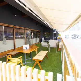 Our spacious terrace seating is dog-friendly! Enjoy a relaxing meal with your beloved pet while feeling the pleasant breeze.